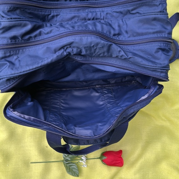 ⛺️ LAND’S END; Large VINTAGE Navy Travel/Overnight/Kid’s Bag w/Storage Pockets! - Picture 11 of 16
